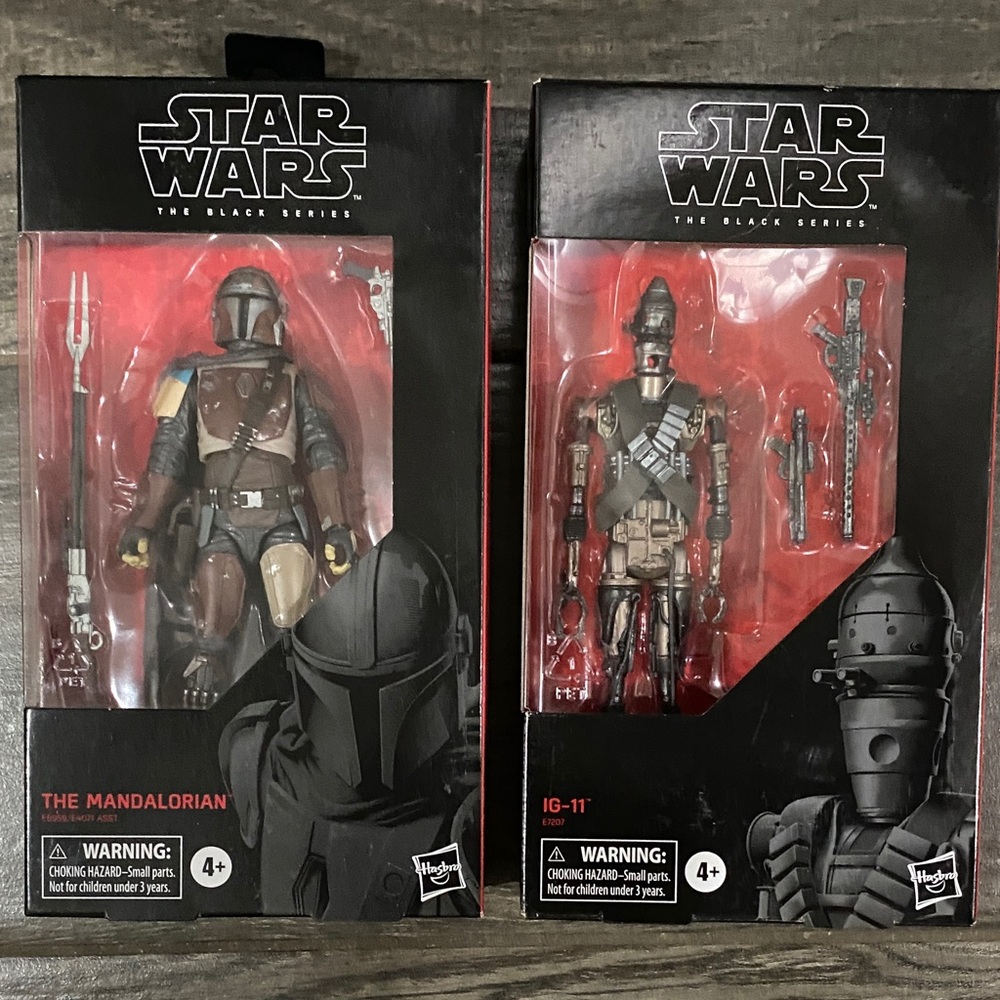 Star Wars Mandalorian & IG-11 Action Figures - Brown, Silver, Red